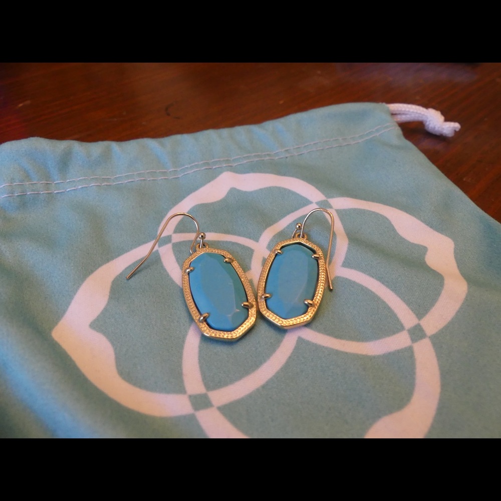 Kendra Scott Dani drop turquoise stone earrings!